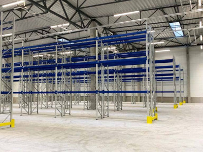 Levering og montering av Groglass pallehyller 12